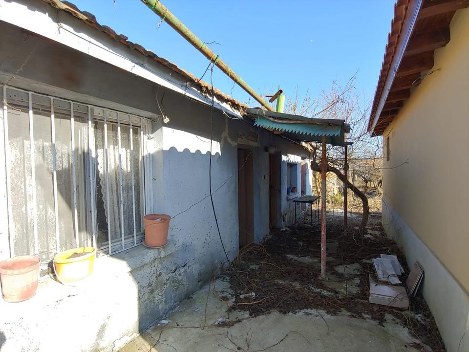 Sanierungsbedürftiges Haus in Trastikovo – Bild 3