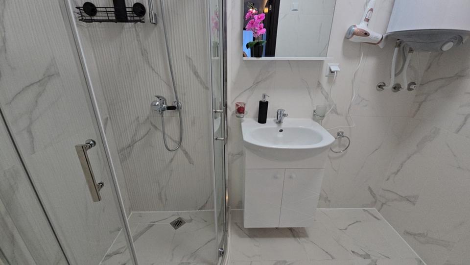 Bulgarien , Sveti Vlas Moderne, neu eingerichtete Dreizimmerwohnung mit Meer- und Bergblick im Komplex Etera 4 – Bild 10