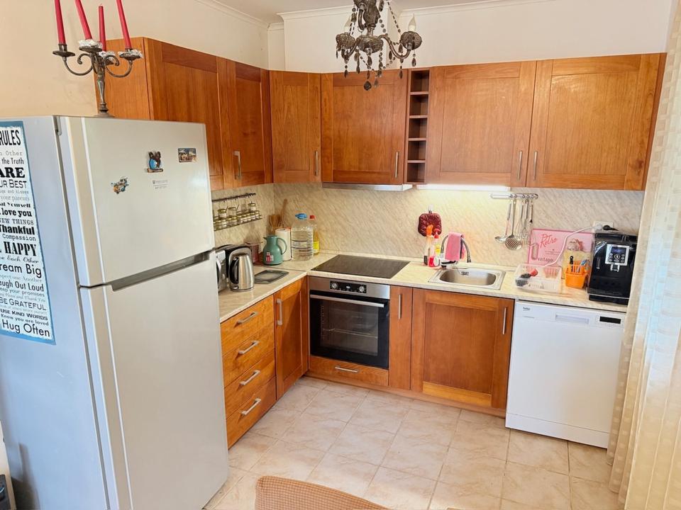 Ausgezeichnete möblierte 3-Zimmer-Wohnung in Koscharitsa, Bulgaria – Bild 4