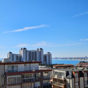 Geräumige Drei-Zimmer-Wohnung im New Line Village – Sonnenstrand.