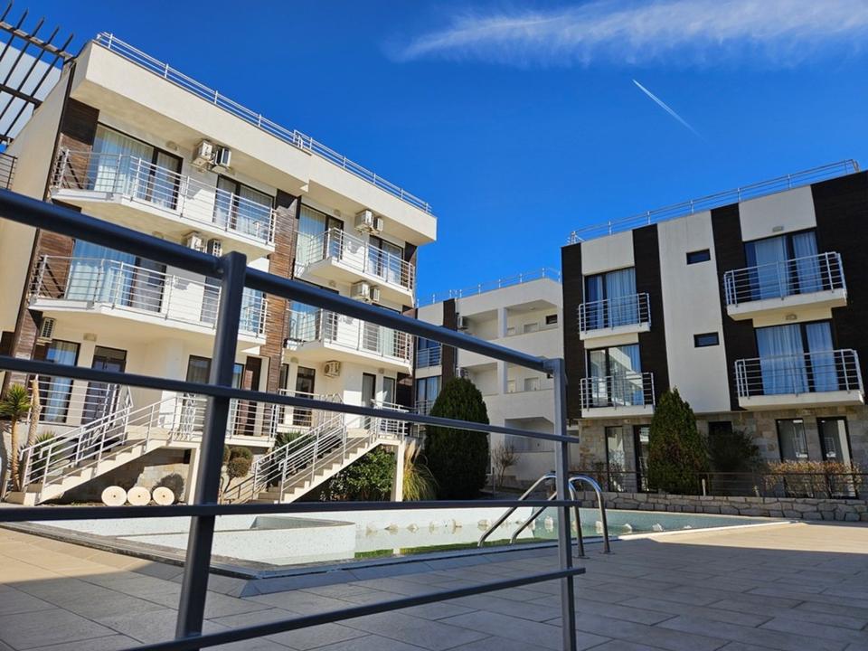 Geräumige Drei-Zimmer-Wohnung im New Line Village – Sonnenstrand. – Bild 2