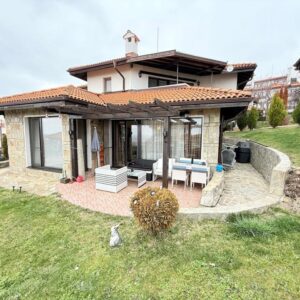 Ausgezeichnete möblierte 3-Zimmer-Wohnung in Koscharitsa, Bulgaria