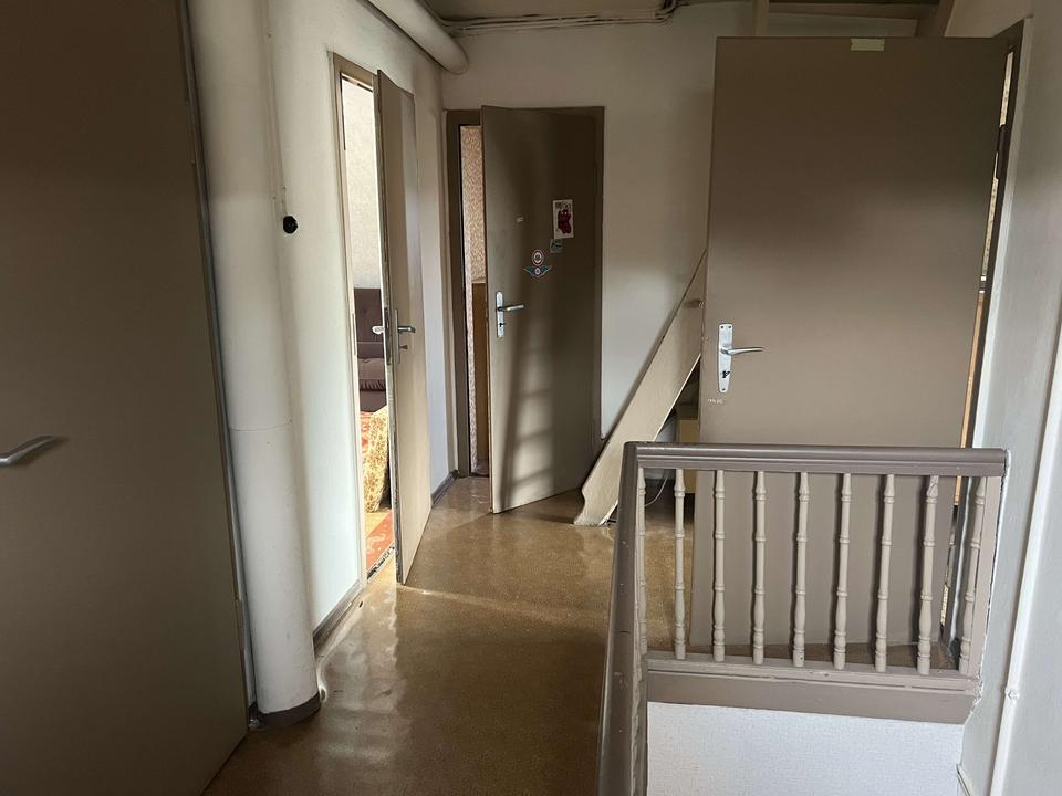 Hobbybastler und Autoliebhaber aufgepasst! Großes Wohnhaus mit eigener Werkstatt! – Bild 11