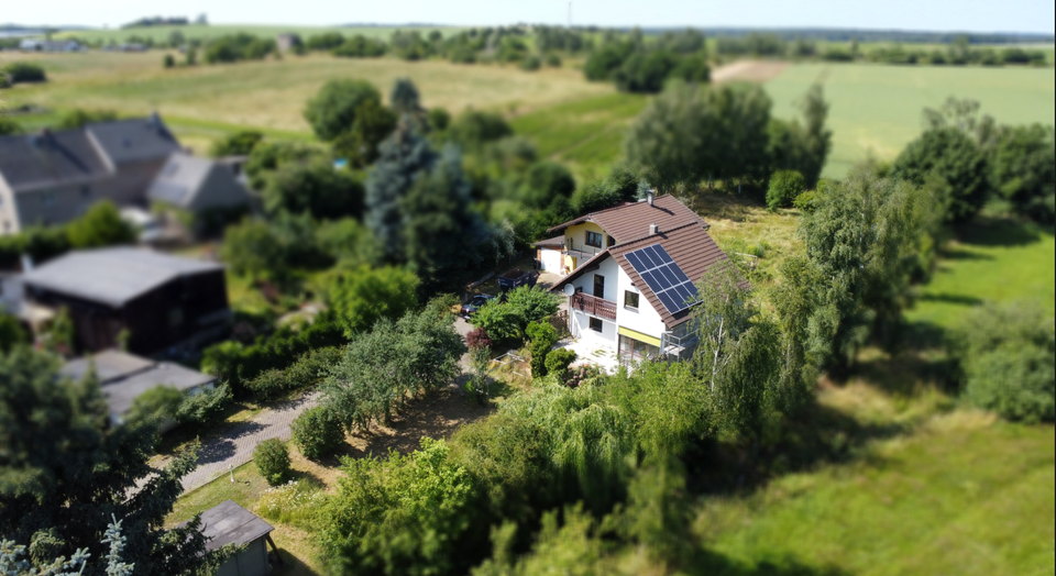 2025 Komplettmodernisierung! Tolles Anwesen aus EFH, Nebengebäude und sensationellem Grundstück! – Bild 2