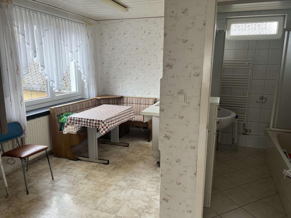 Hobbybastler und Autoliebhaber aufgepasst! Großes Wohnhaus mit eigener Werkstatt! – Bild 15