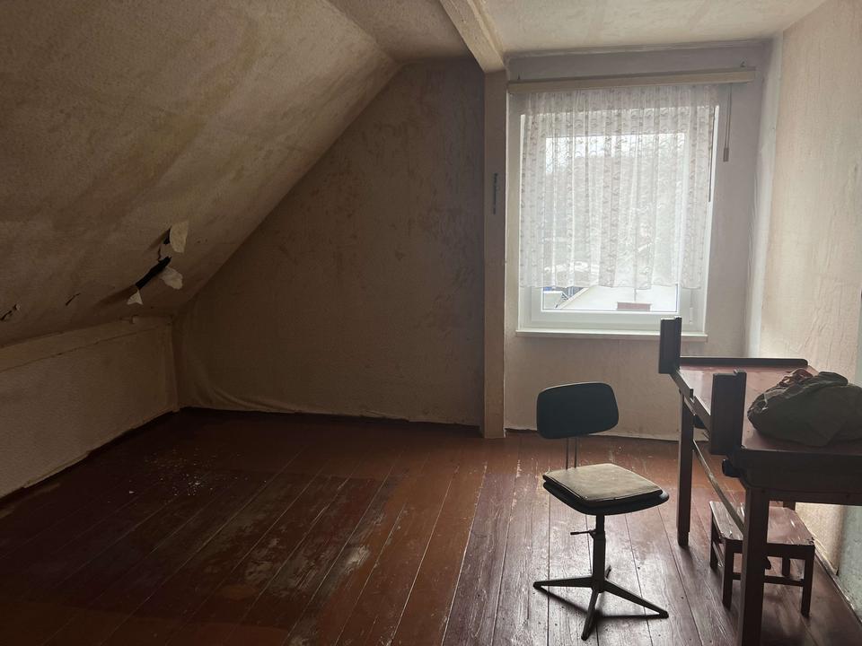 Hobbybastler und Autoliebhaber aufgepasst! Großes Wohnhaus mit eigener Werkstatt! – Bild 10