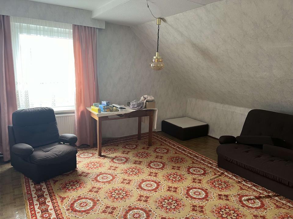 Hobbybastler und Autoliebhaber aufgepasst! Großes Wohnhaus mit eigener Werkstatt! – Bild 9