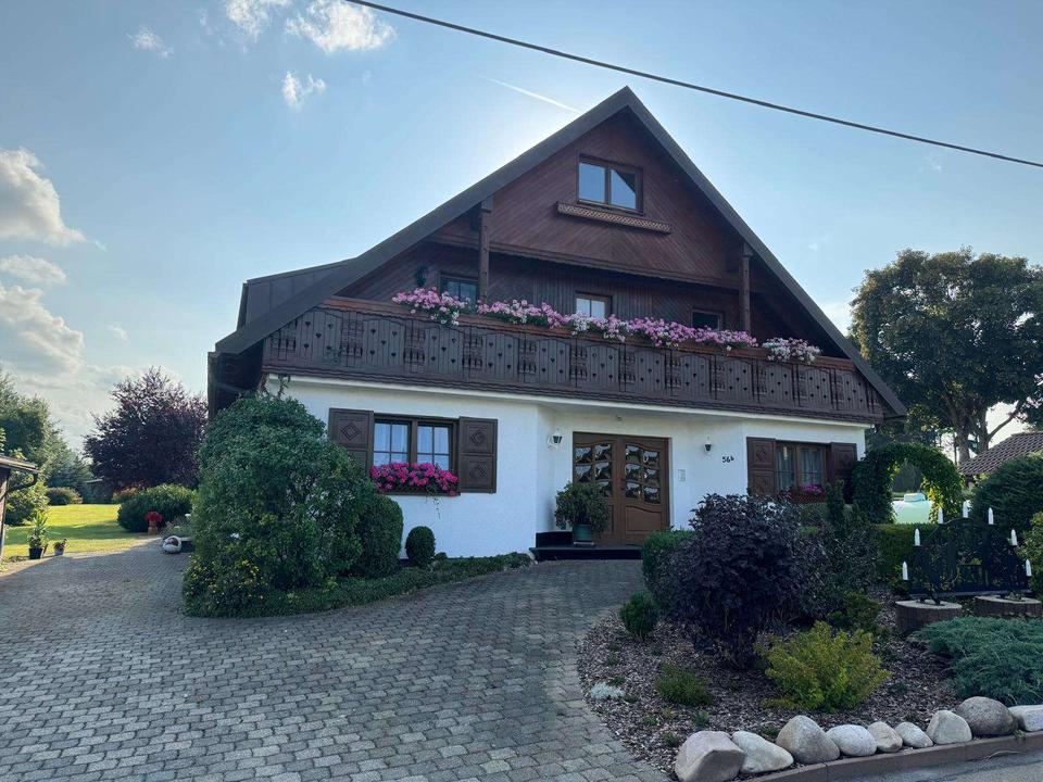 Tolles Anwesen mit großen Grundstück und Pool! – Bild 3