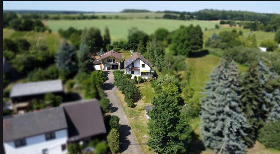 2025 Komplettmodernisierung! Tolles Anwesen aus EFH, Nebengebäude und sensationellem Grundstück! – Bild 3