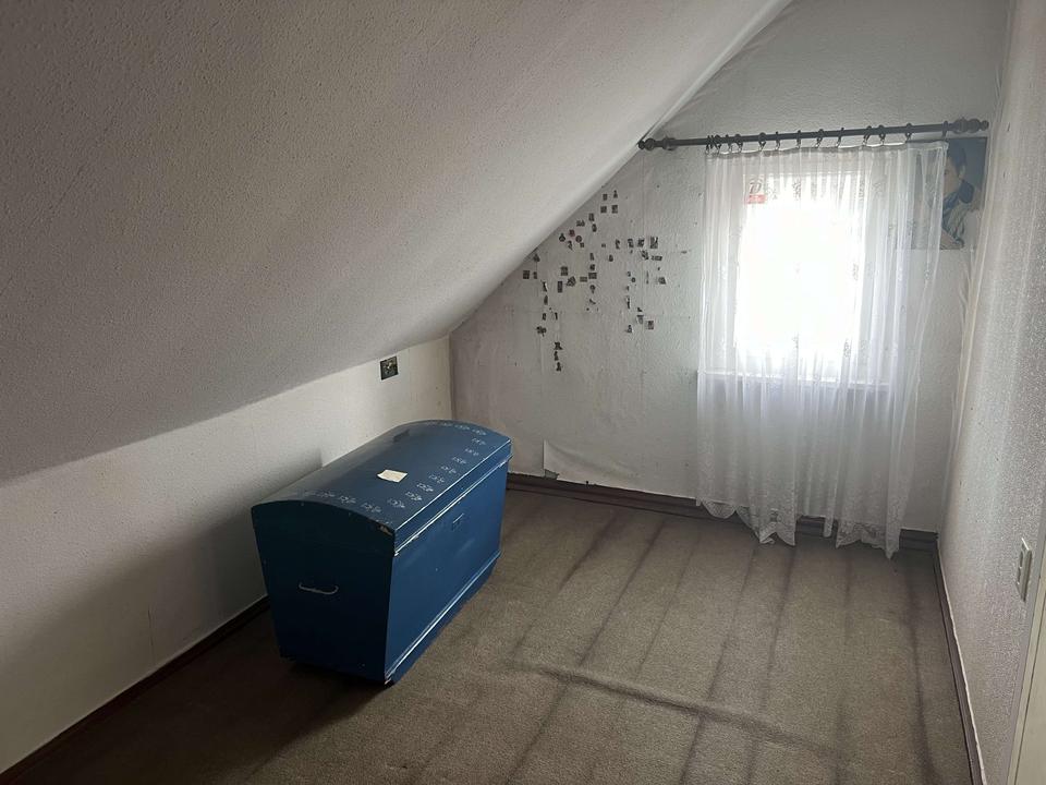 Hobbybastler und Autoliebhaber aufgepasst! Großes Wohnhaus mit eigener Werkstatt! – Bild 6