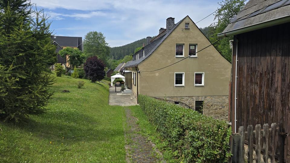 Schöne DHH am Waldrand mit tollem Grundstück! – Bild 3