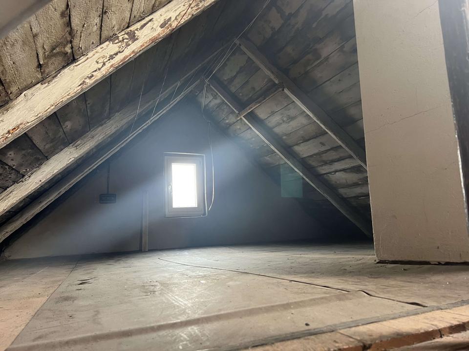 Hobbybastler und Autoliebhaber aufgepasst! Großes Wohnhaus mit eigener Werkstatt! – Bild 4