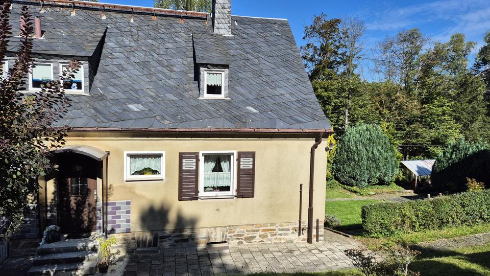 Schöne DHH am Waldrand mit tollem Grundstück! – Bild 2