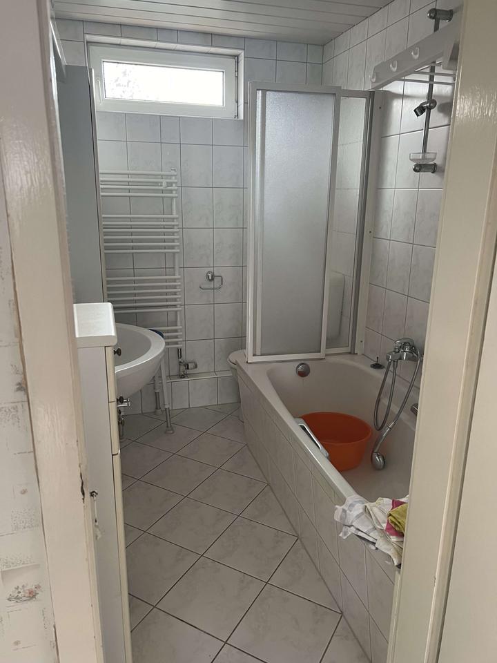 Hobbybastler und Autoliebhaber aufgepasst! Großes Wohnhaus mit eigener Werkstatt! – Bild 17