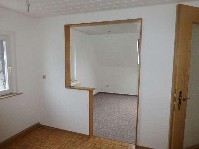 Kleine Single-Dachgeschosswohnung mit toller Aussicht – Bild 4