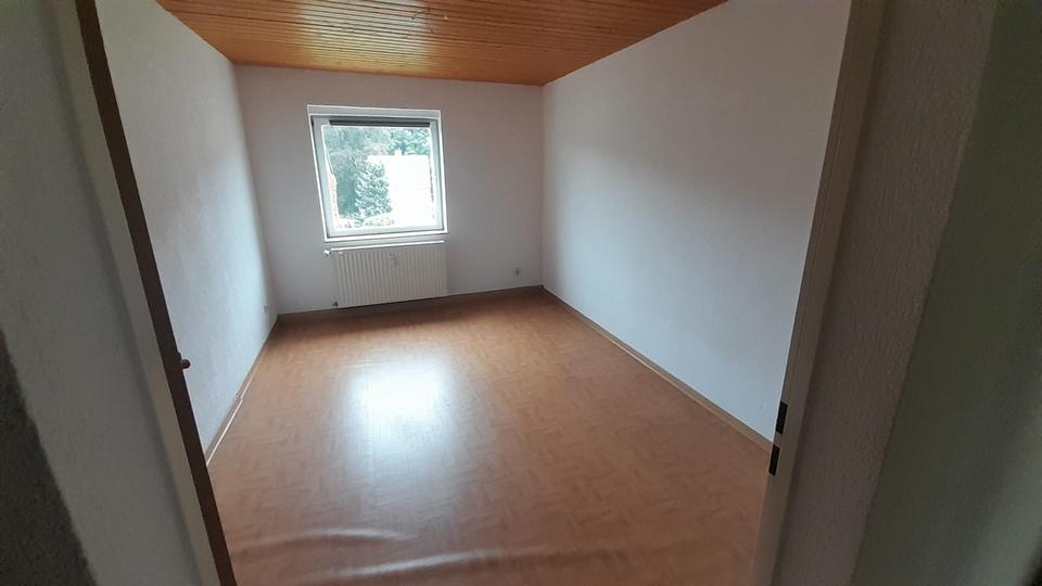 Schöne 3-Raum Wohnung in Rödlitz mit Einbauküche – Bild 3