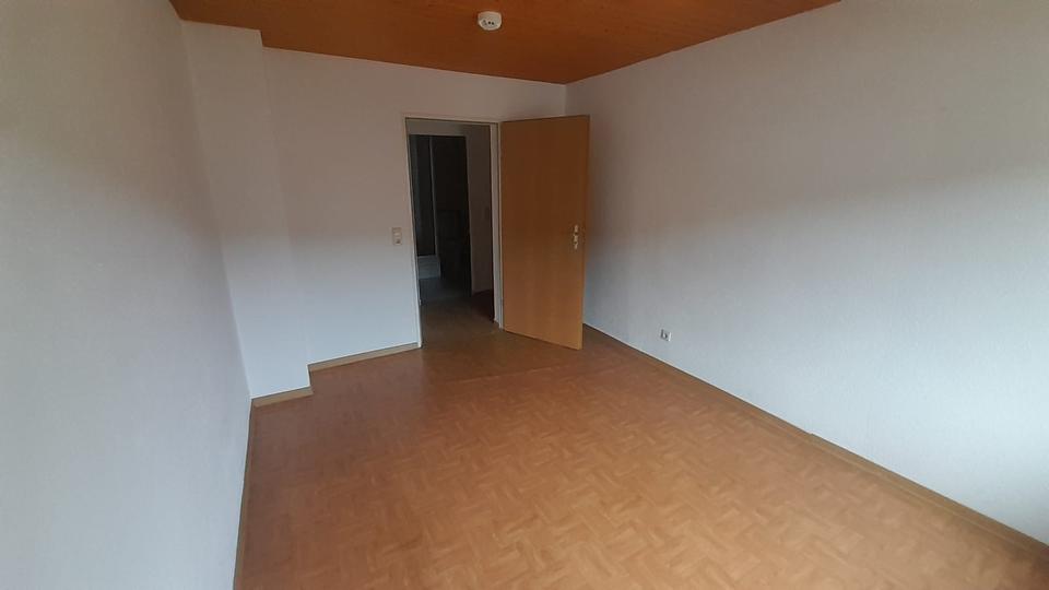 Schöne 3-Raum Wohnung in Rödlitz mit Einbauküche – Bild 4