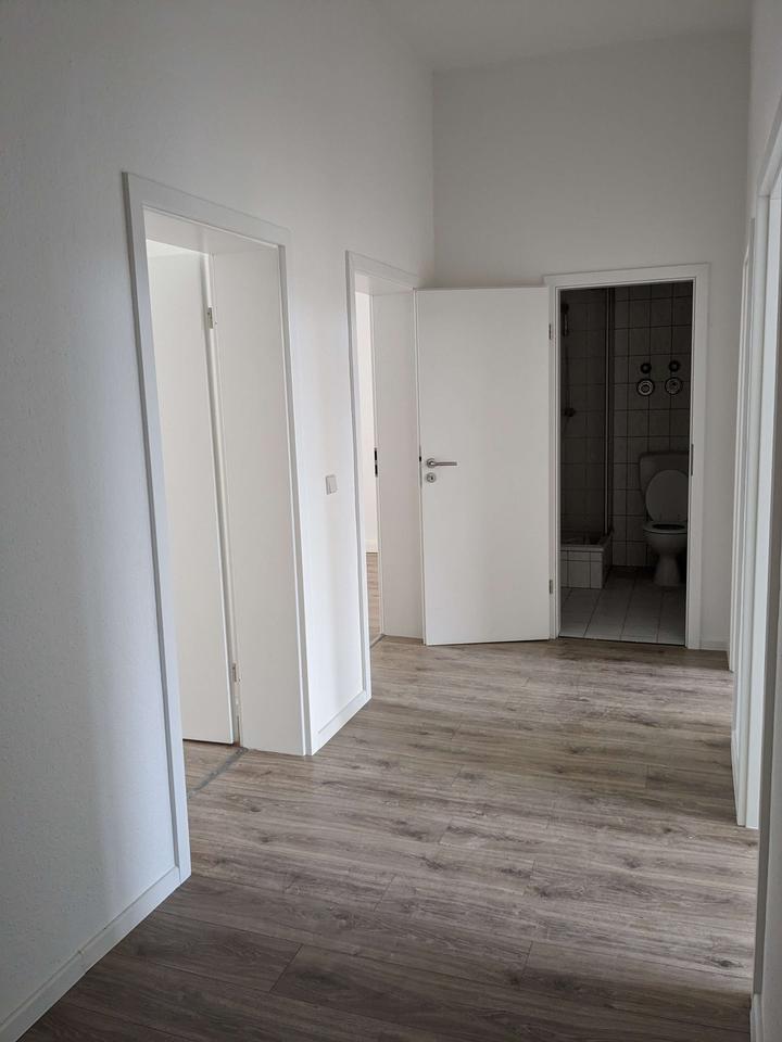 Schöne 4-Raumwohnung mit zwei Balkonen und Garten! – Bild 9