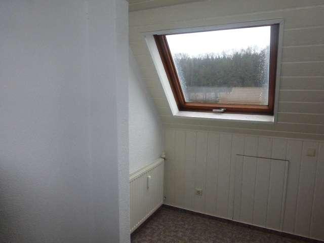 Kleine Single-Dachgeschosswohnung mit toller Aussicht – Bild 2