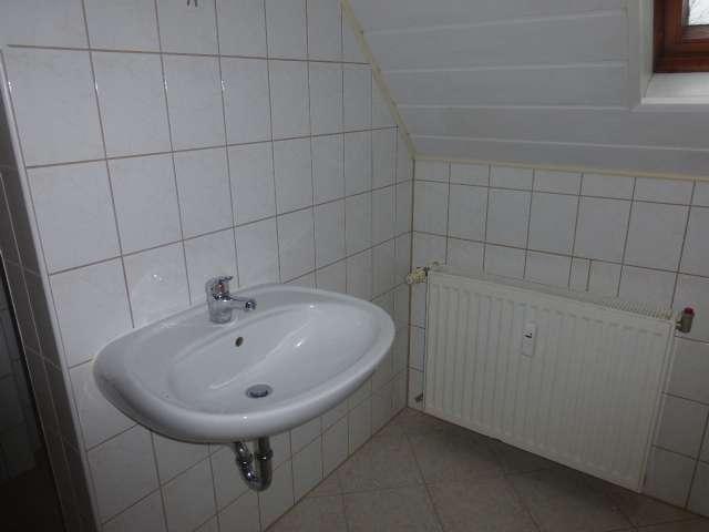 Kleine Single-Dachgeschosswohnung mit toller Aussicht – Bild 7