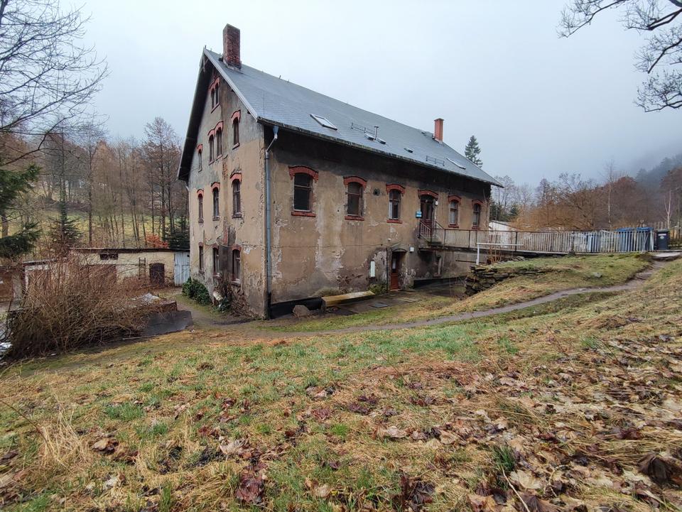 Großes Sanierungsobjekt für Kapitalanleger!