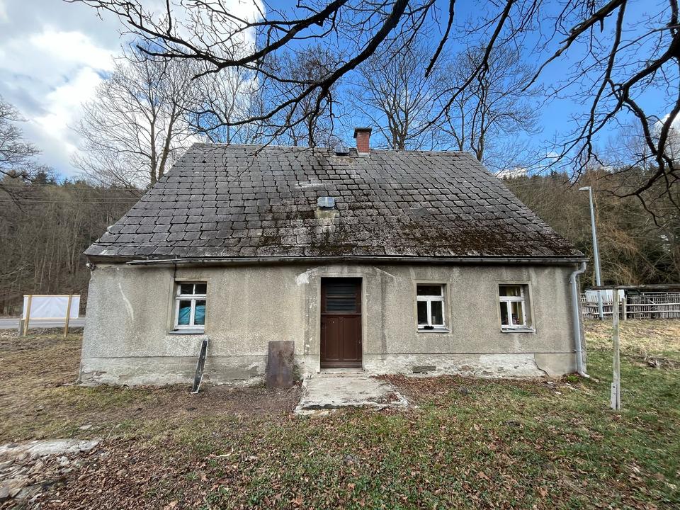 Baugrundstück mit Einfamilienhaus im schönen Sehmatal! – Bild 2